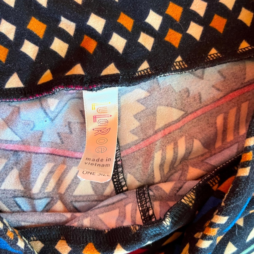 Excellent Condition LulaRoe One Size - Picture 2 of 2